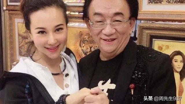 74岁侯耀华捐款30元给河南灾区，穷苦潦倒还是另有原因？