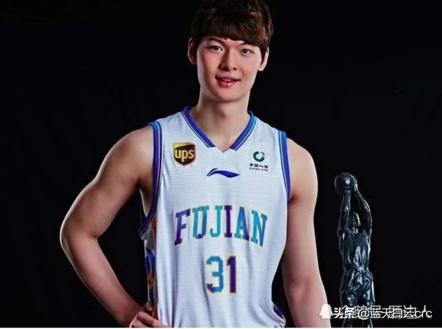 韩德君和王哲林，谁才是目前CBA第一中锋？