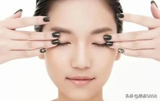 请问眼贴以及眼霜使用后细纹增多有可能是什么原因导致的？