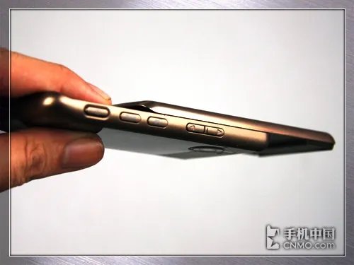 “金”彩变身 电信3G手机LG KV755评测