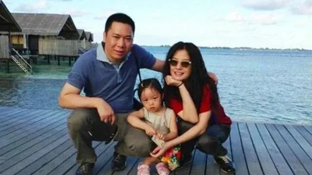 赵薇感情出现危机，被曝和绯闻男友一起回家过夜，她真的离婚了吗？