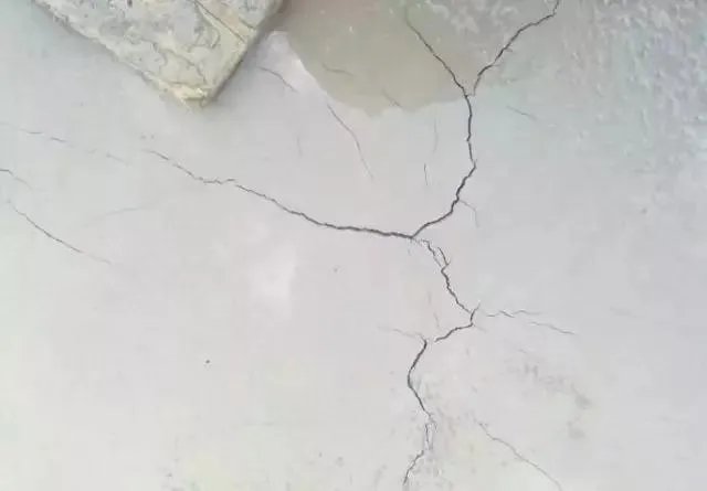 混凝土6种裂缝的处理方法！