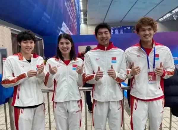 我国的游泳冠军都有谁？