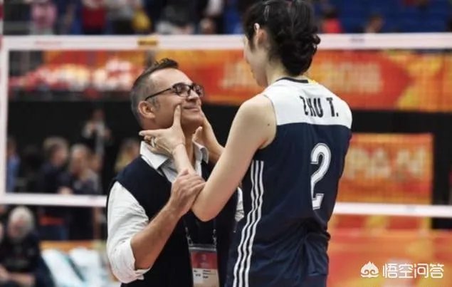 ZhuPerb！拿出结婚证给朱婷签名的暖心，球迷为朱婷写歌，这件事让你感动了吗？