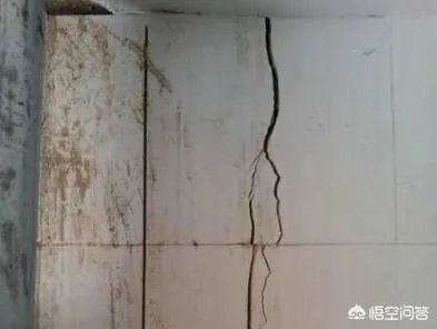 为什么农村的自建房会出现墙面裂缝、开裂、返潮的质量问题？问题出在哪？该怎么解决？