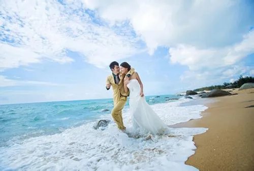 婚纱摄影海景地点推荐 海景拍摄如何选择婚纱