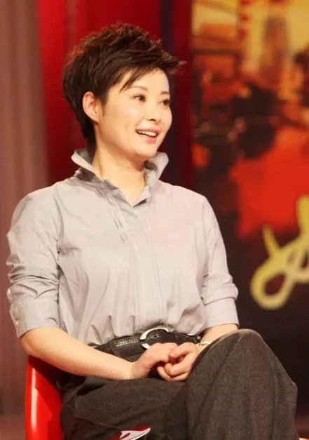 袁立被富商养了12年，却娶了大魔王宁姐，今三婚后悔吗？