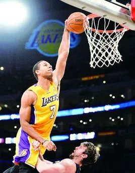 泽维尔·亨利的人物评价