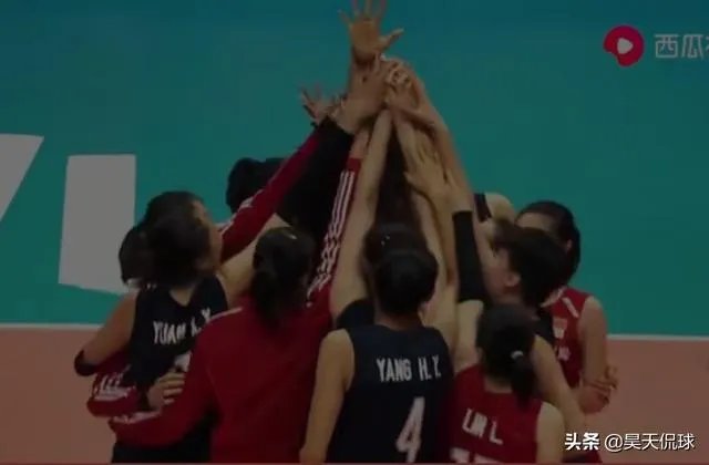 ZhuPerb！拿出结婚证给朱婷签名的暖心，球迷为朱婷写歌，这件事让你感动了吗？