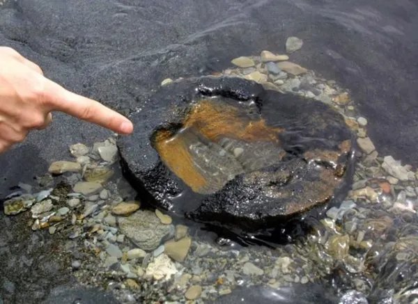 柴达木盆地发现15万年前的铁管，是谁放在那里？