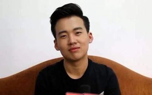 大张伟说郭麒麟当艺人可惜了，他的文凭有多高？