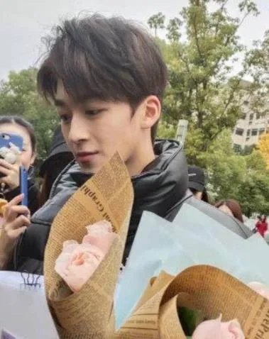 何洛洛参加艺考怎么回事 何洛洛不是已经出道了吗