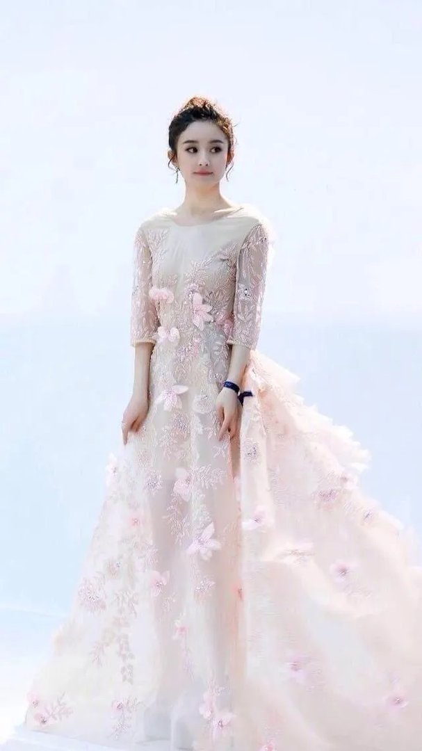 迪丽热巴和赵丽颖掉下水你先就谁？