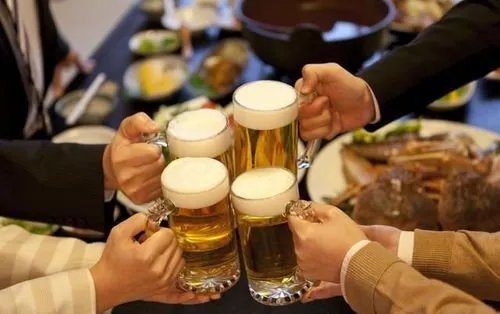 演员孙侨潞因饮酒过度导致心梗猝死，对此你有何感想？