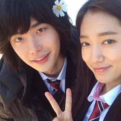 朴信惠李钟硕电视剧假戏真做 两人约会十分甜蜜