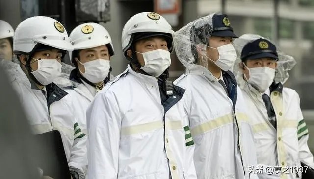 在新冠疫情逐渐加重的情况下，为何伊朗总统却反对停工停课？