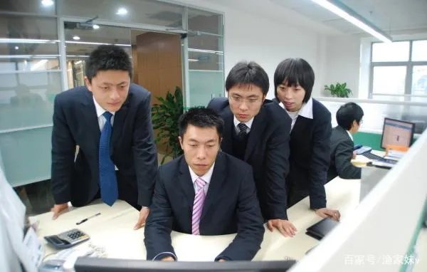 客运站的大客司机都是怎样招聘的呀？