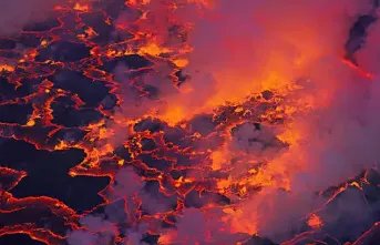 印尼火山发生剧烈喷发已致13死41伤，火山喷发能提前预警吗？