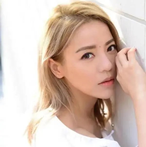 歌手丁当正在与曾为金城武的替身演员恋爱,她是如何回应这件事的?