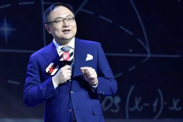 罗振宇调侃王思聪，为何一向强硬的王思聪这次却没有回怼？