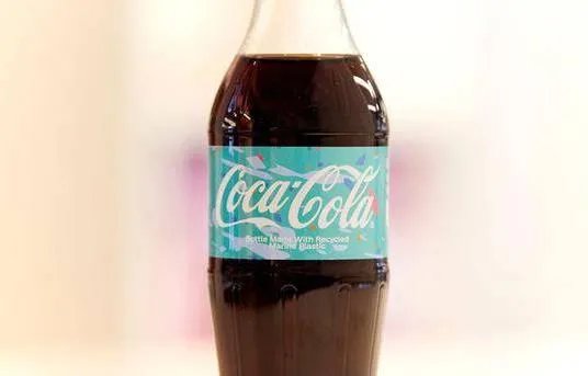 可口可乐再生瓶怎么回事 海洋回收塑料再生瓶安全吗