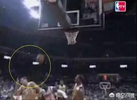 NBA历史上有哪些堪称经典的乌龙球？