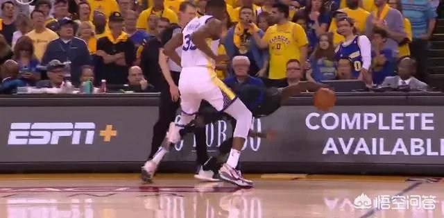 系列赛首战，贝弗利和杜兰特双双被罚出场，你怎么看？