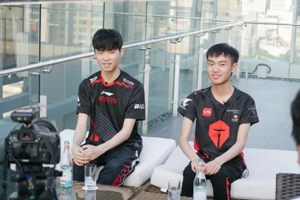 GRF前教练爆料练习生的只能吃剩菜，这与GRF战队CEO被解雇是否有关？