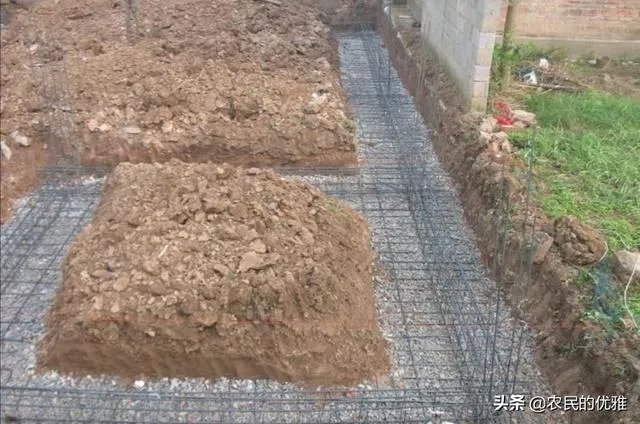 为什么农村的自建房会出现墙面裂缝、开裂、返潮的质量问题？问题出在哪？该怎么解决？