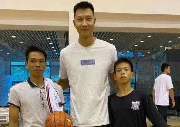 独臂篮球少年身上具备的哪些精神,值得我们学习?