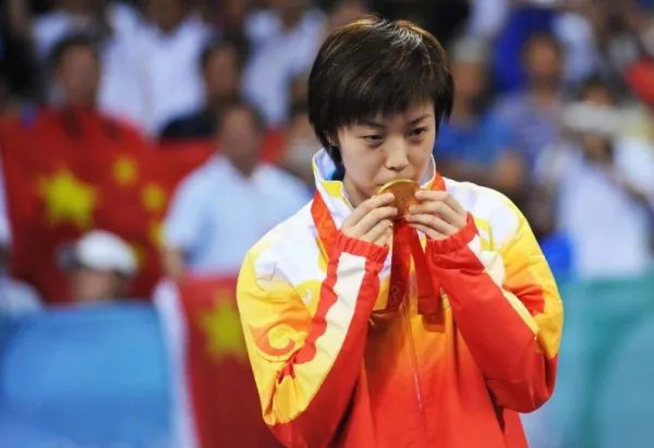 张怡宁为何选择在巅峰时期退役，你对此有什么看法？