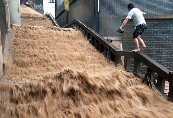 广州暴雨引发泥石流是怎么回事？