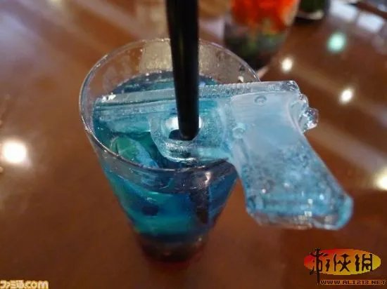 碉堡！生化危机主题公园带你体验真实版打僵尸