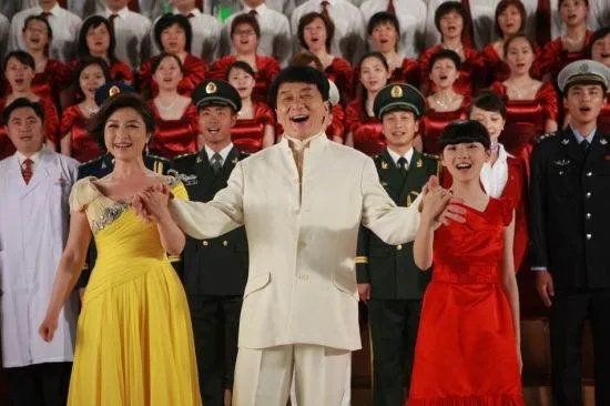 歌词里有：我的家住在心里....是什么歌啊？