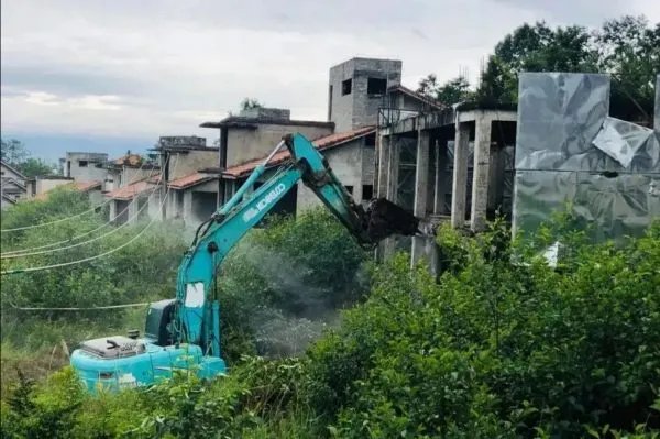 云南大理55栋高尔夫别墅被拆除，拆除原因是什么？