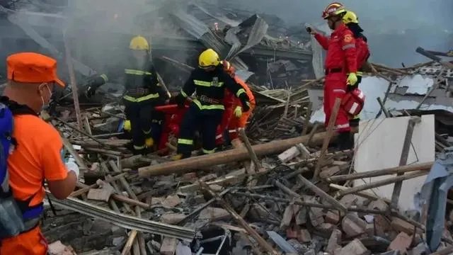 浙江特大槽罐车爆炸新闻