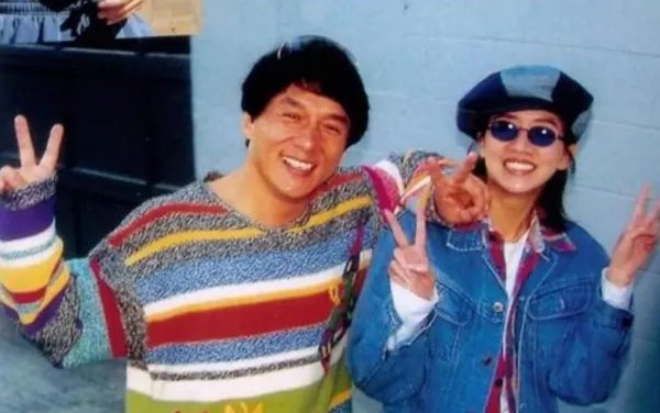 向华强让成龙下跪是真的吗