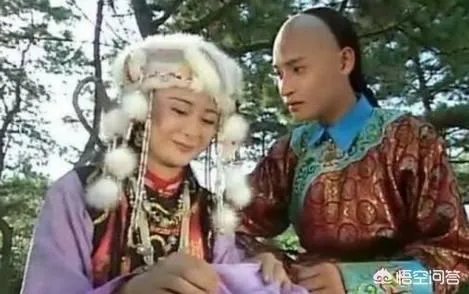 《还珠格格》的尔泰喜欢小燕子吗？