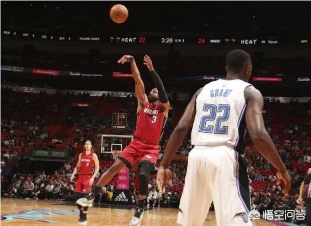 韦德这个赛季换了几件球衣了?都是跟谁交换的?