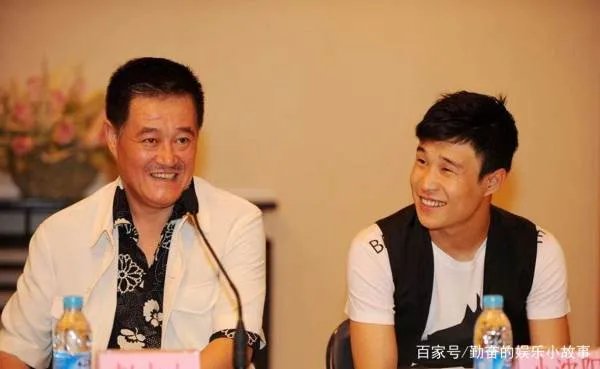 岳云鹏:我不走!郭德纲徒弟各奔前程,赵本山徒弟无人走,这是为何?