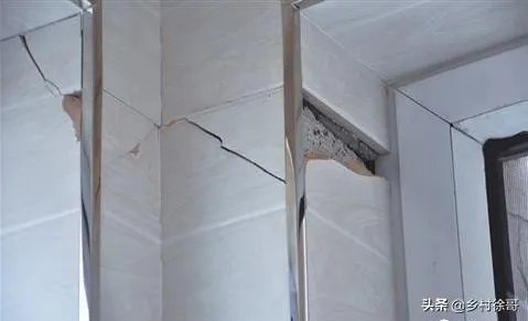 为什么农村的自建房会出现墙面裂缝、开裂、返潮的质量问题？问题出在哪？该怎么解决？