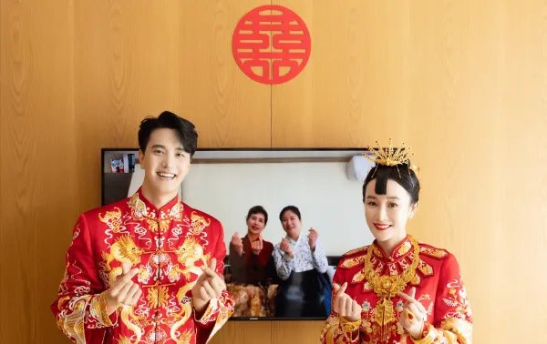 张檬金恩圣婚礼现场照曝光，二人互相告白的场景有多浪漫？