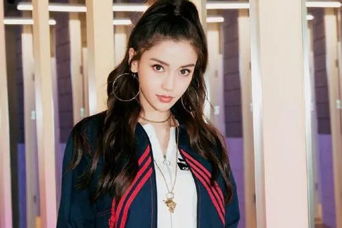 女子花费百万整容成为刘亦菲，娱乐圈有哪些行走的整容模板？