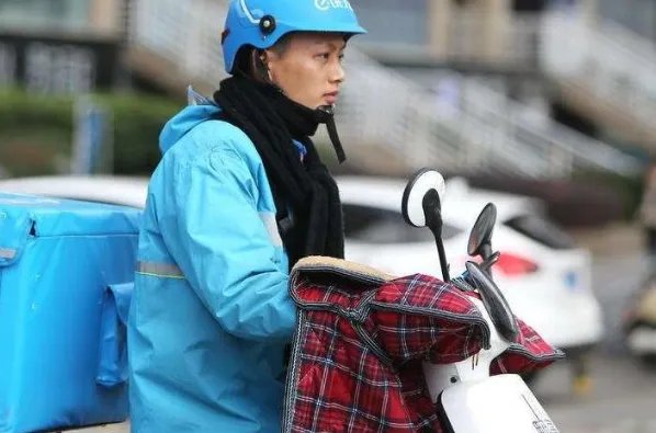 越来越多高校禁止外卖进入，外卖对大学生有哪些坏处？