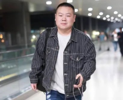 岳云鹏撞脸无数人,许多人表示在电视上看过他,还曾和他握过手,你怎么看?