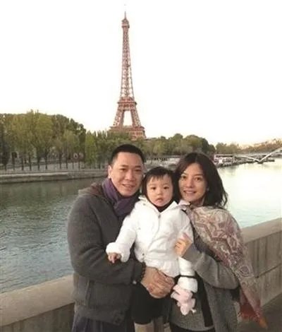 赵薇感情出现危机，被曝和绯闻男友一起回家过夜，她真的离婚了吗？