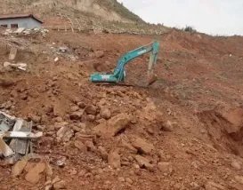 宜宾山体滑坡致使车辆被巨石砸中，山体滑坡是怎么造成的？