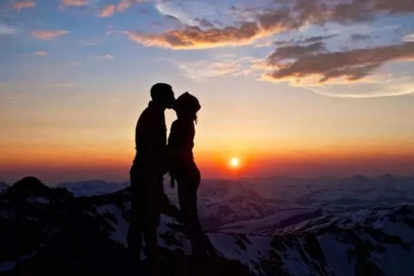 热狗女友官宣二胎，为不愿结婚的渣男生孩子值得吗？