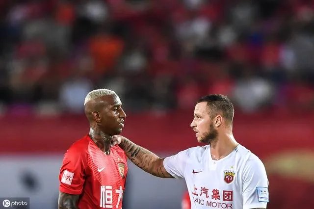 恒大2-0击败上海上港积分反超国安,上海上港此场怎么会错失这个机会?大家怎么看？