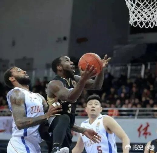 CBA半决赛目前表现最好的外援是哈德森还是劳森？